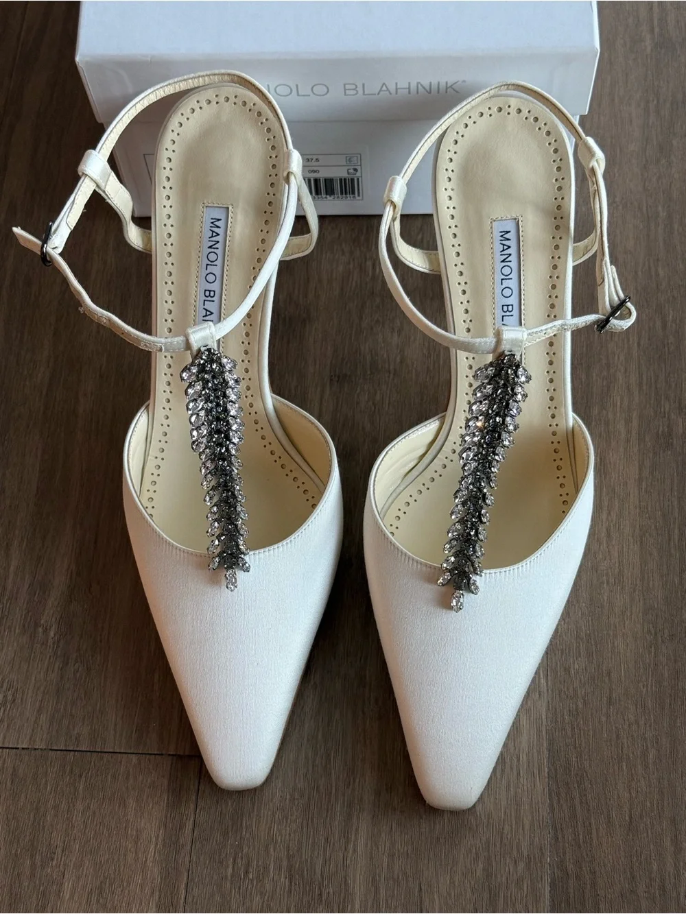 Manolo Blahnik white embellished satin heel size 37.5